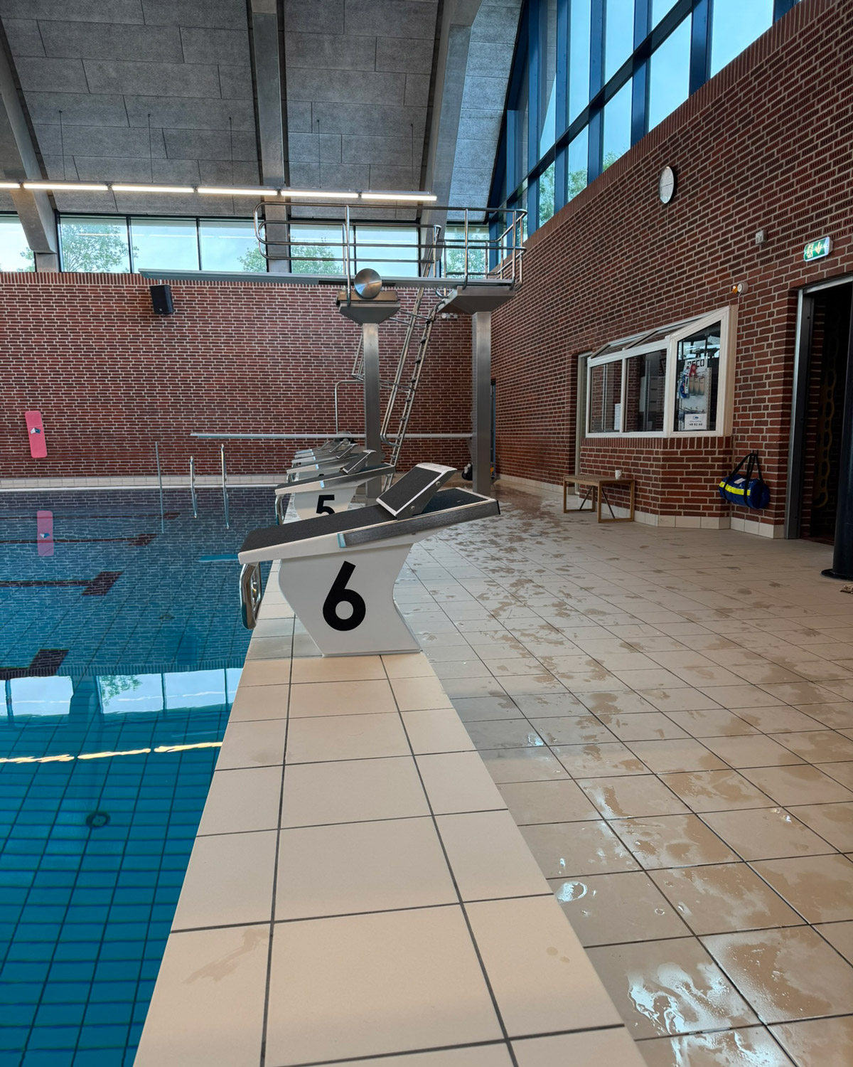 Malmsten PRO startskamler langs bassinet i Sportium Varde